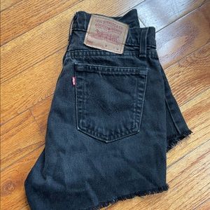 Cut off Levi Jean shorts